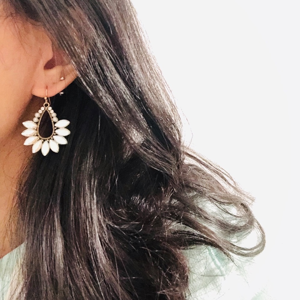 Clear rhinestone teardrop earrings - Picture 5 of 5